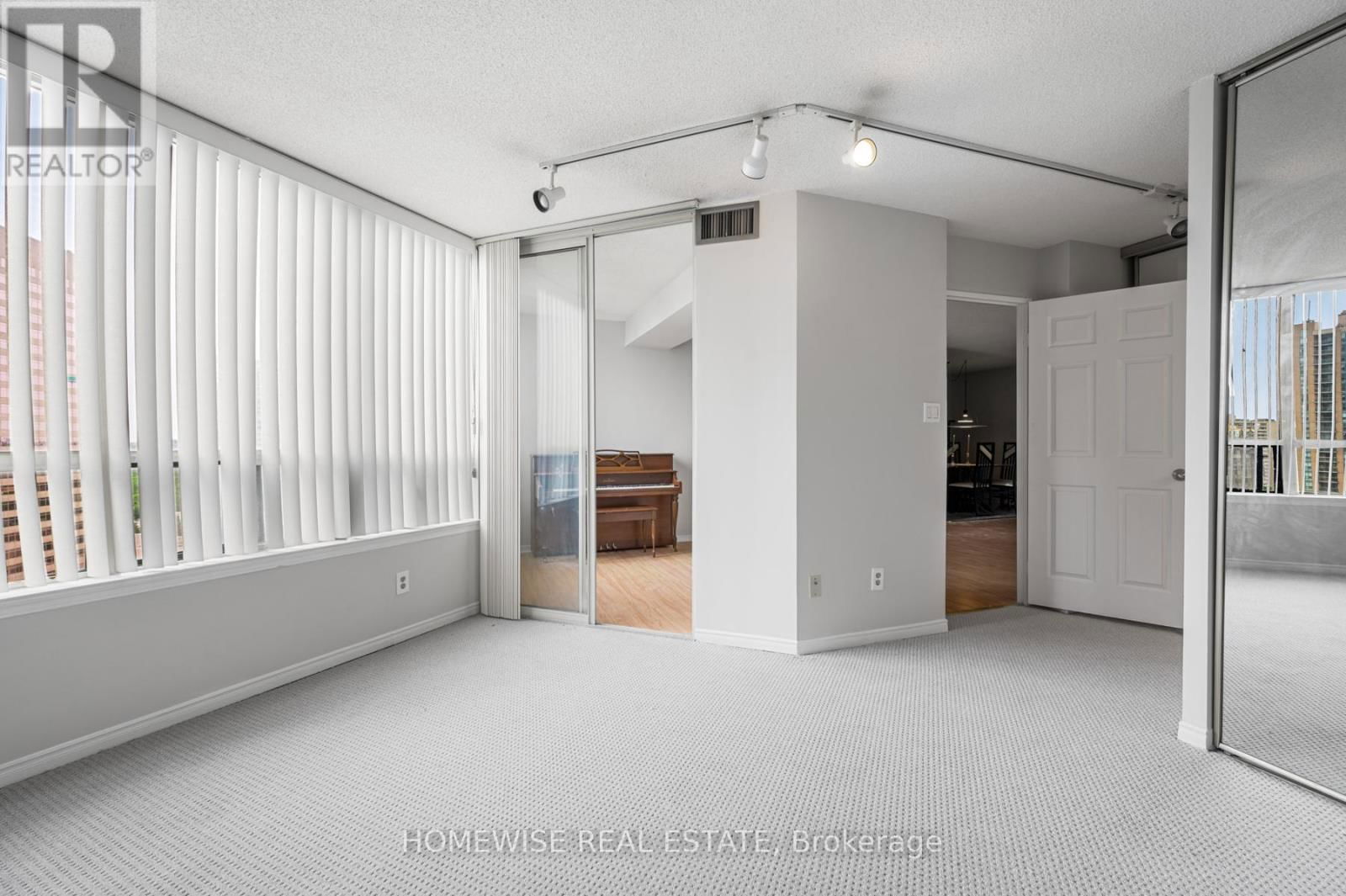 1818 - 7 BISHOP AVENUE Image 13