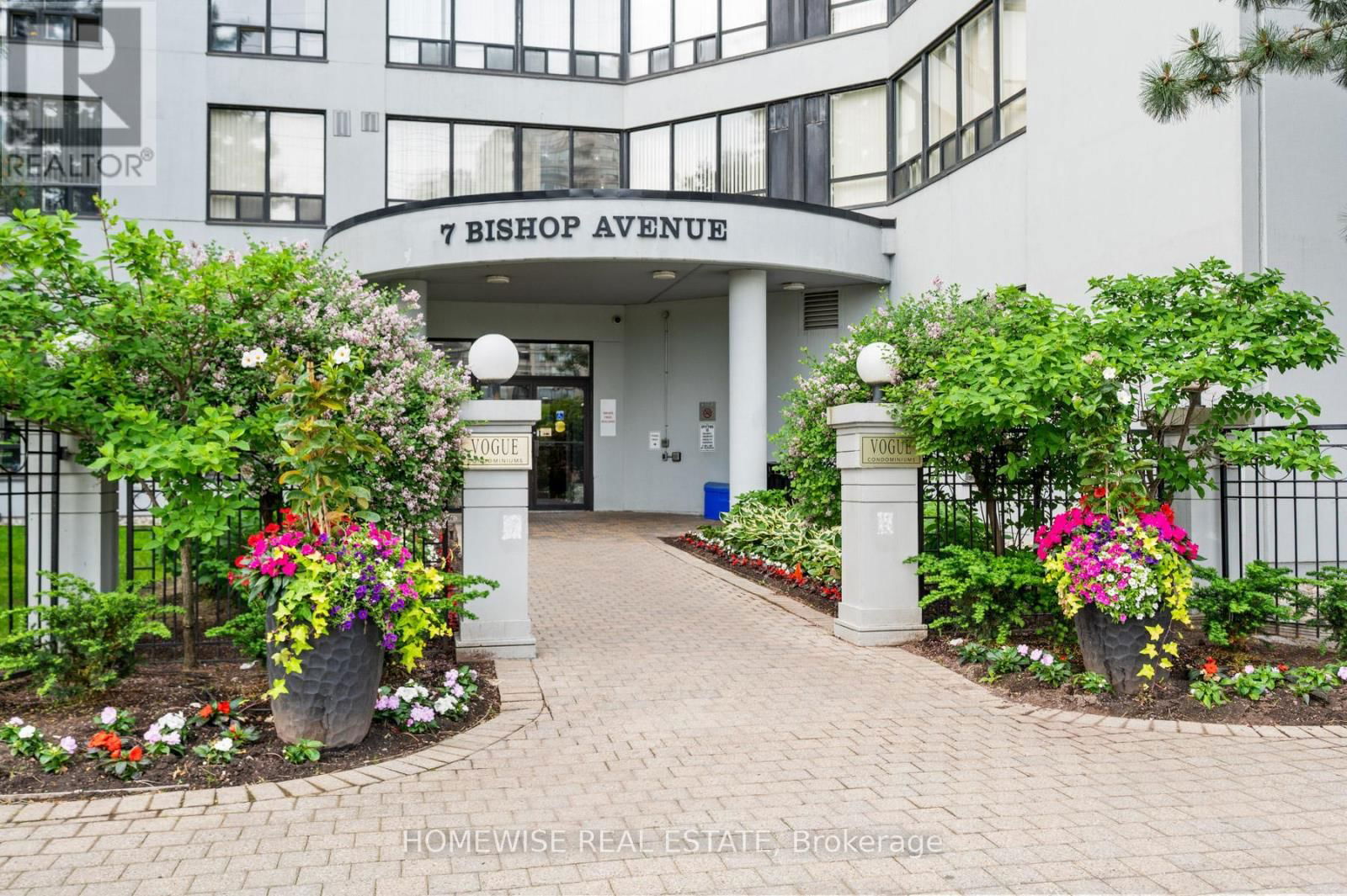 1818 - 7 BISHOP AVENUE Image 2