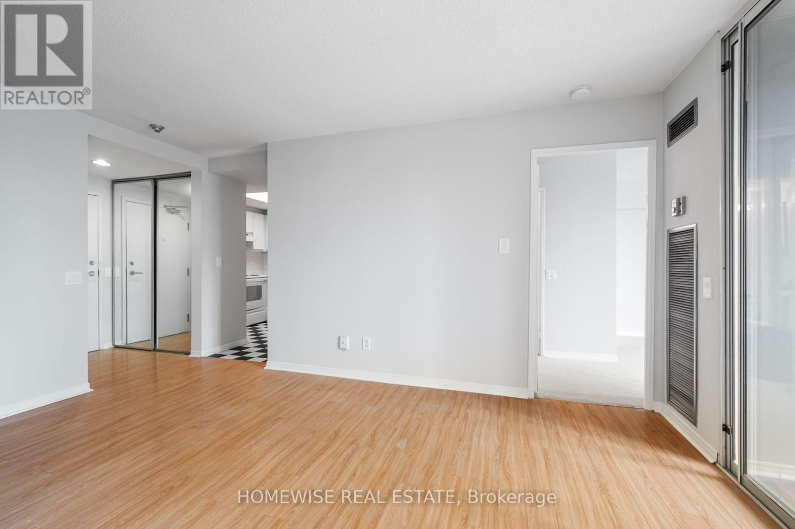 1818 - 7 BISHOP AVENUE Image 5
