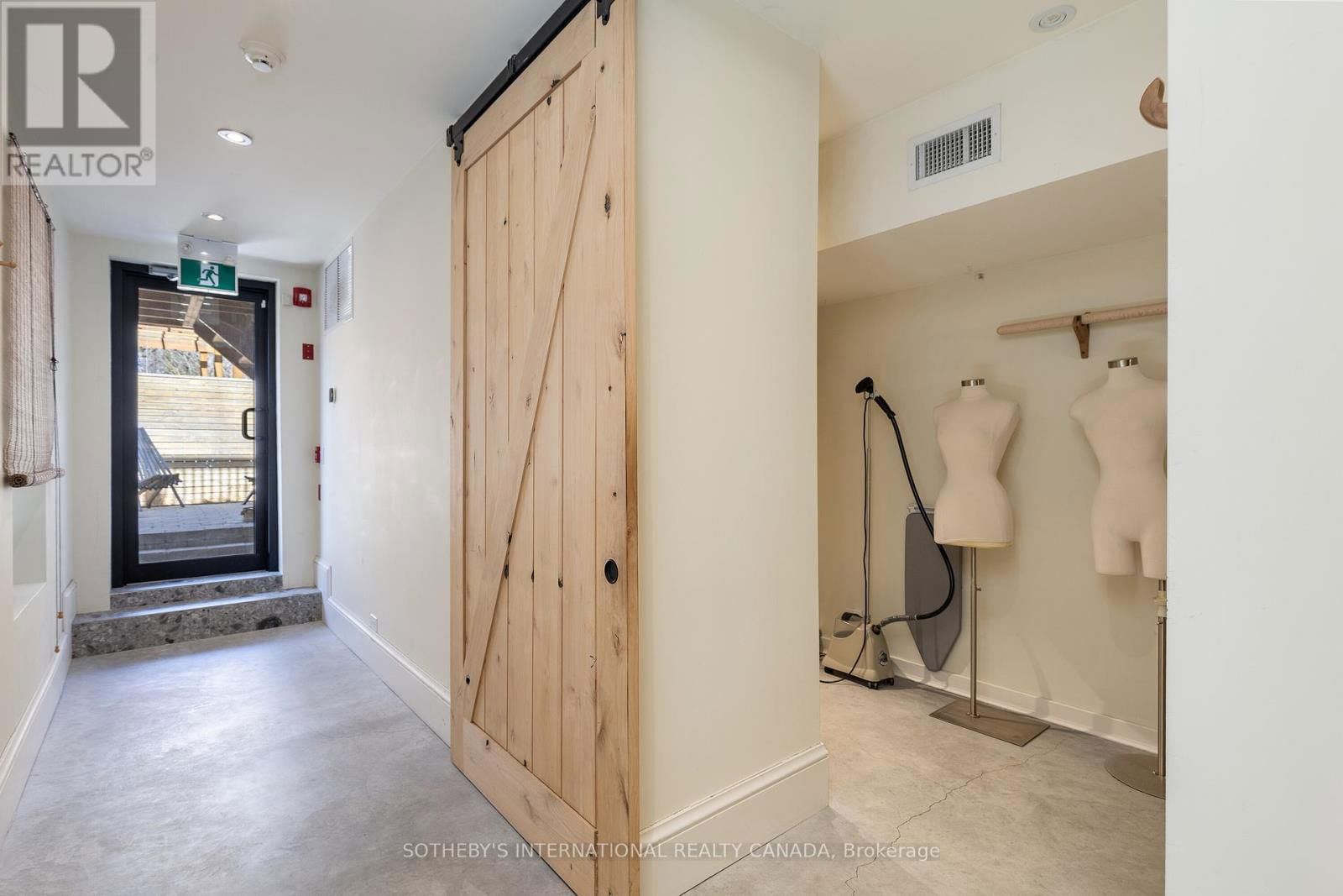 872 COLLEGE STREET Image 14