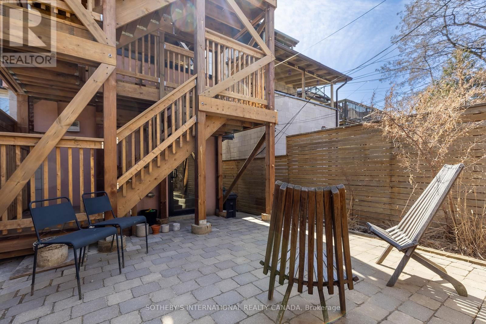 872 COLLEGE STREET Image 17