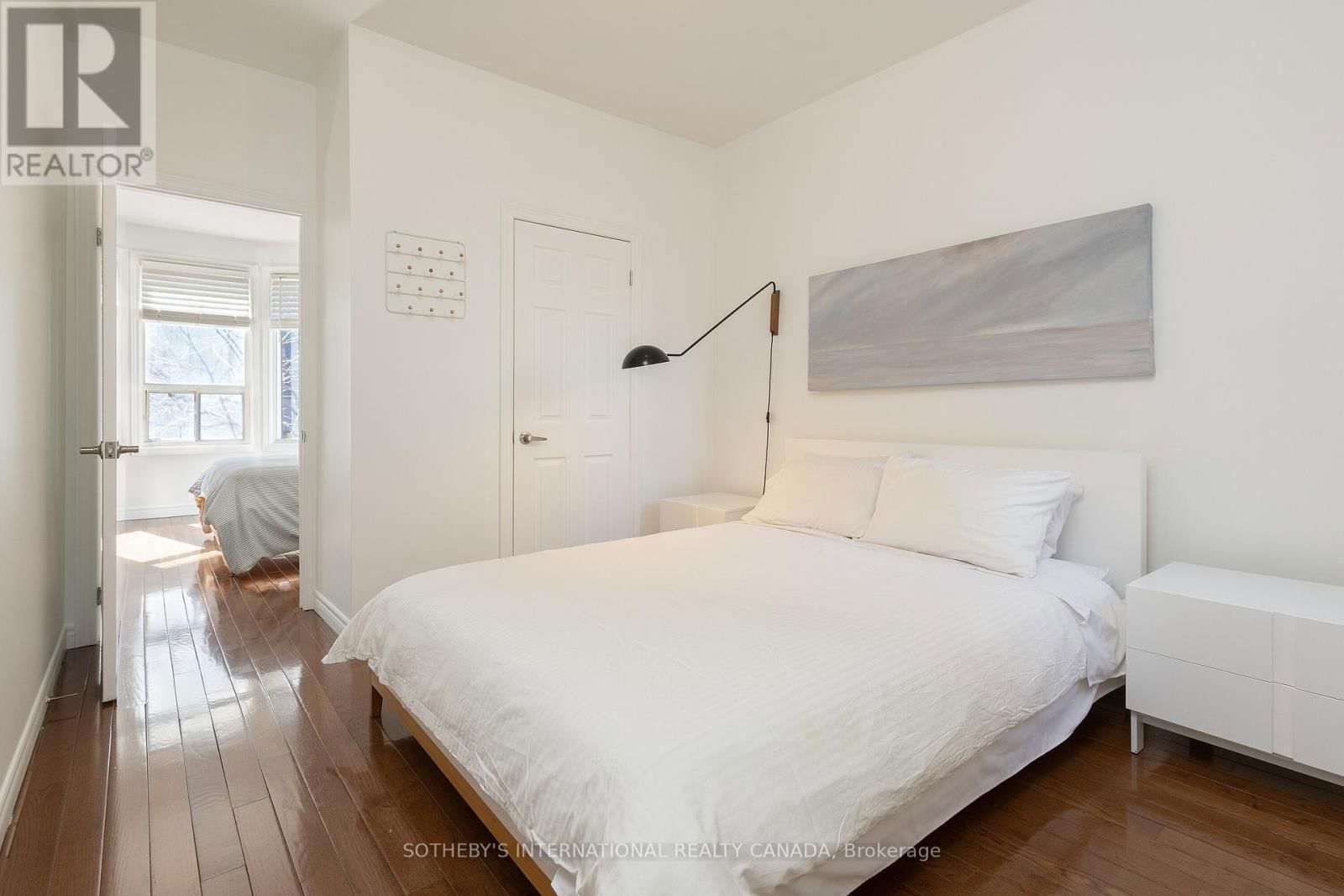 872 COLLEGE STREET Image 23