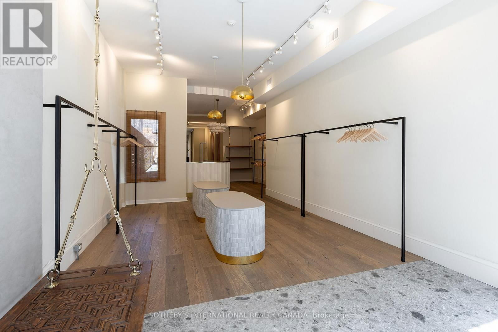 872 COLLEGE STREET Image 3