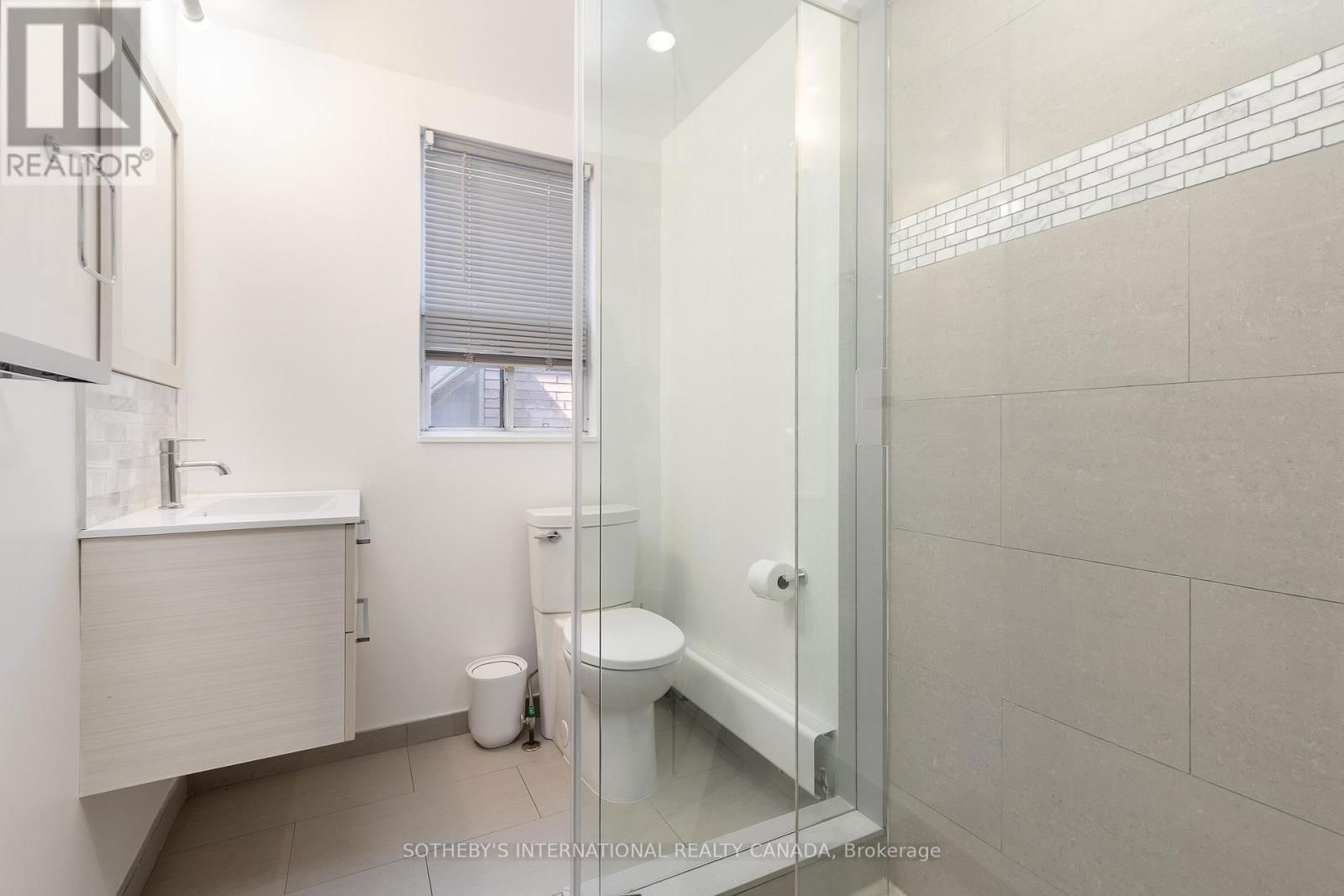872 COLLEGE STREET Image 36