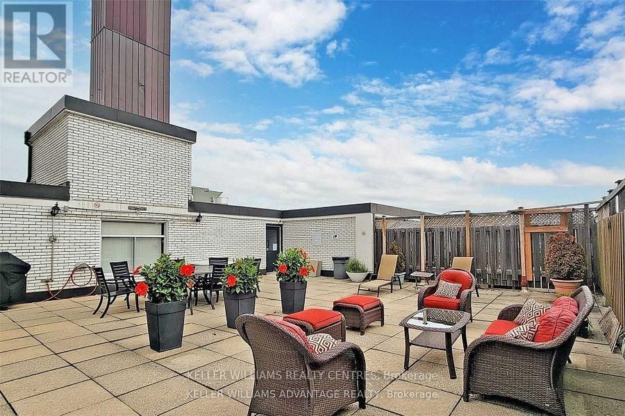 402 - 335 LONSDALE ROAD Image 17