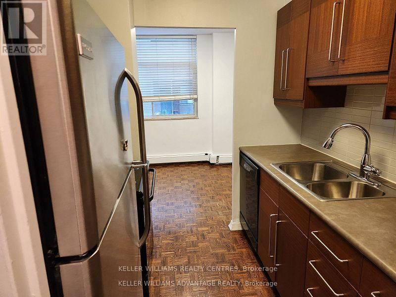 402 - 335 LONSDALE ROAD Image 8