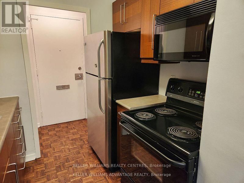 402 - 335 LONSDALE ROAD Image 9