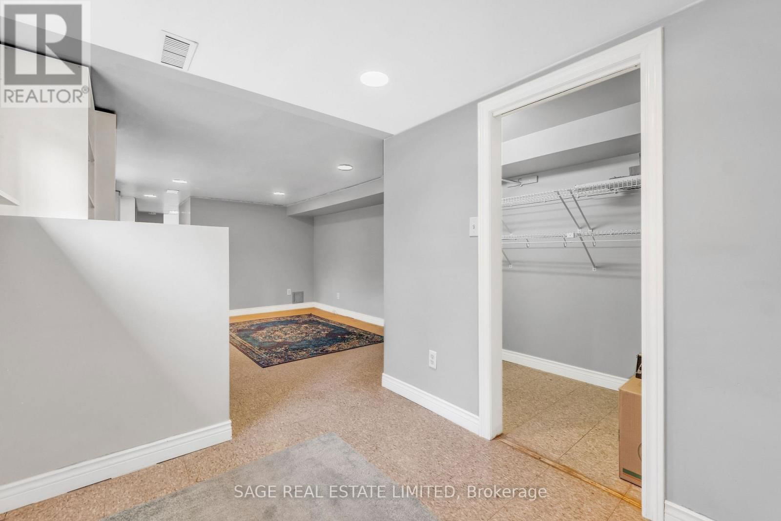 451 GLENHOLME AVENUE Image 15