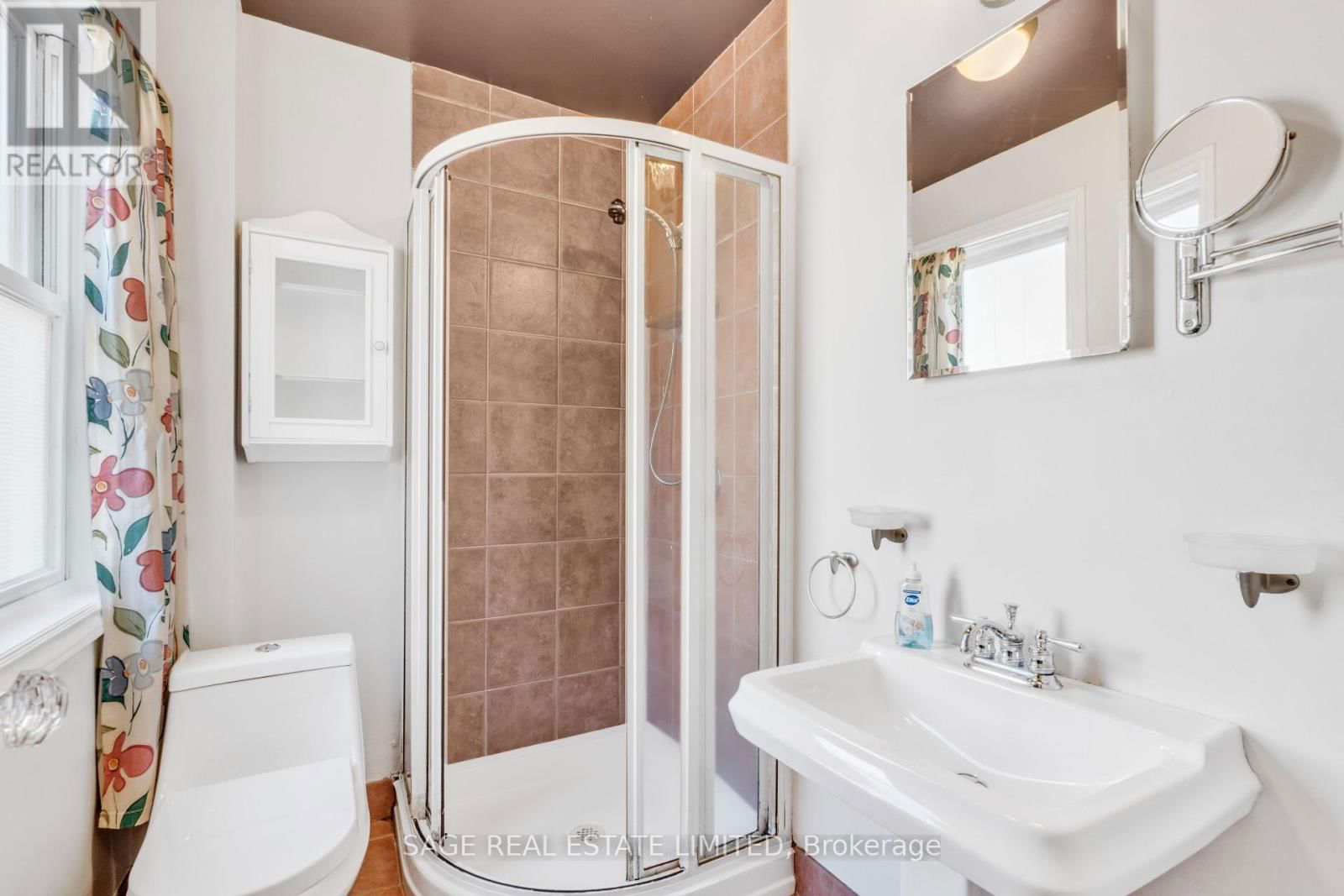 451 GLENHOLME AVENUE Image 19