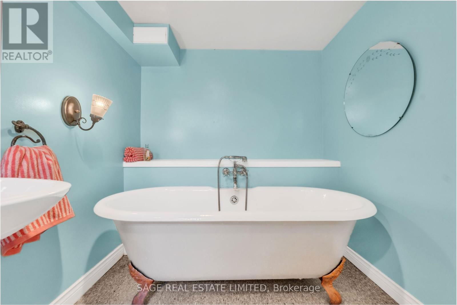 451 GLENHOLME AVENUE Image 21