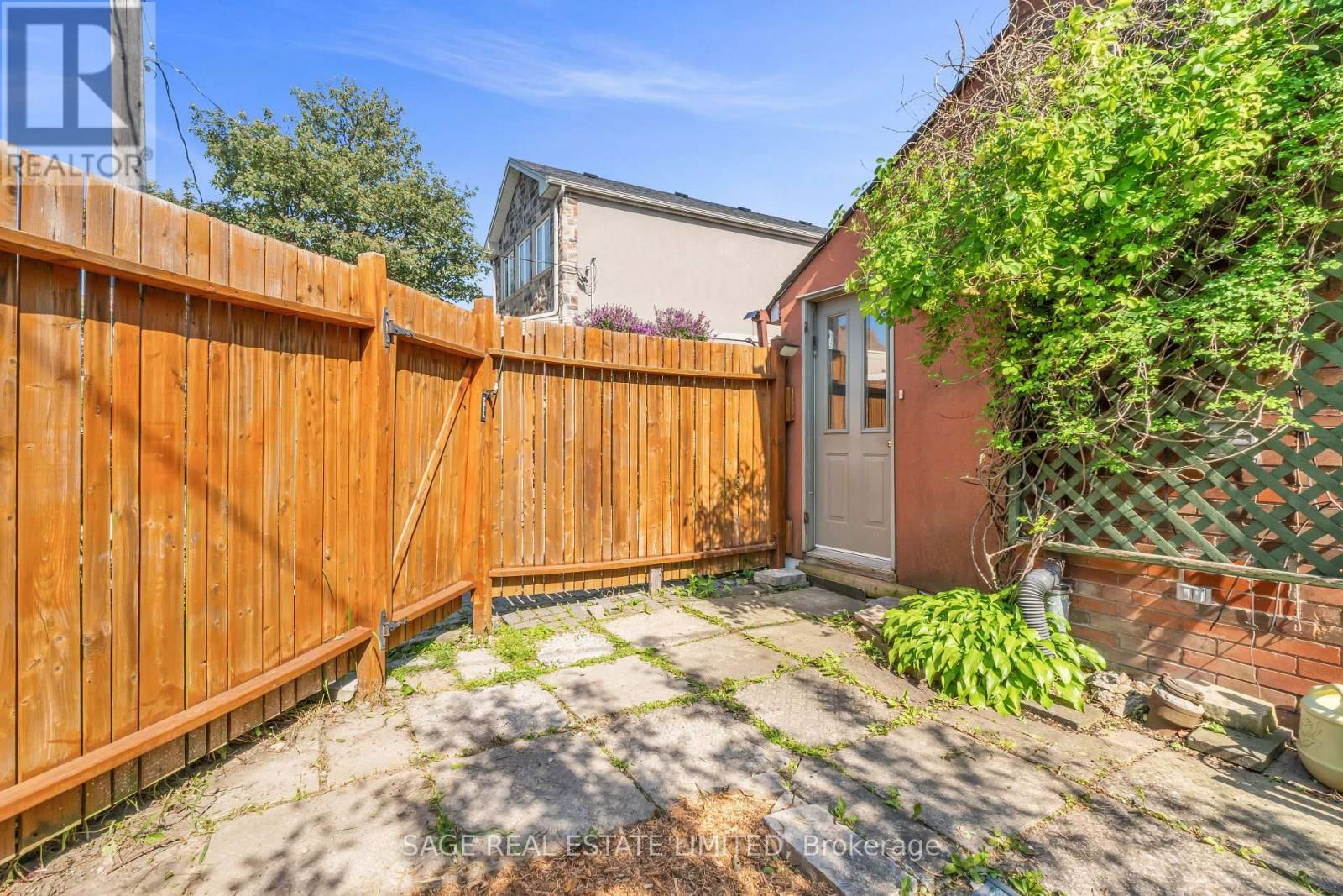 451 GLENHOLME AVENUE Image 24