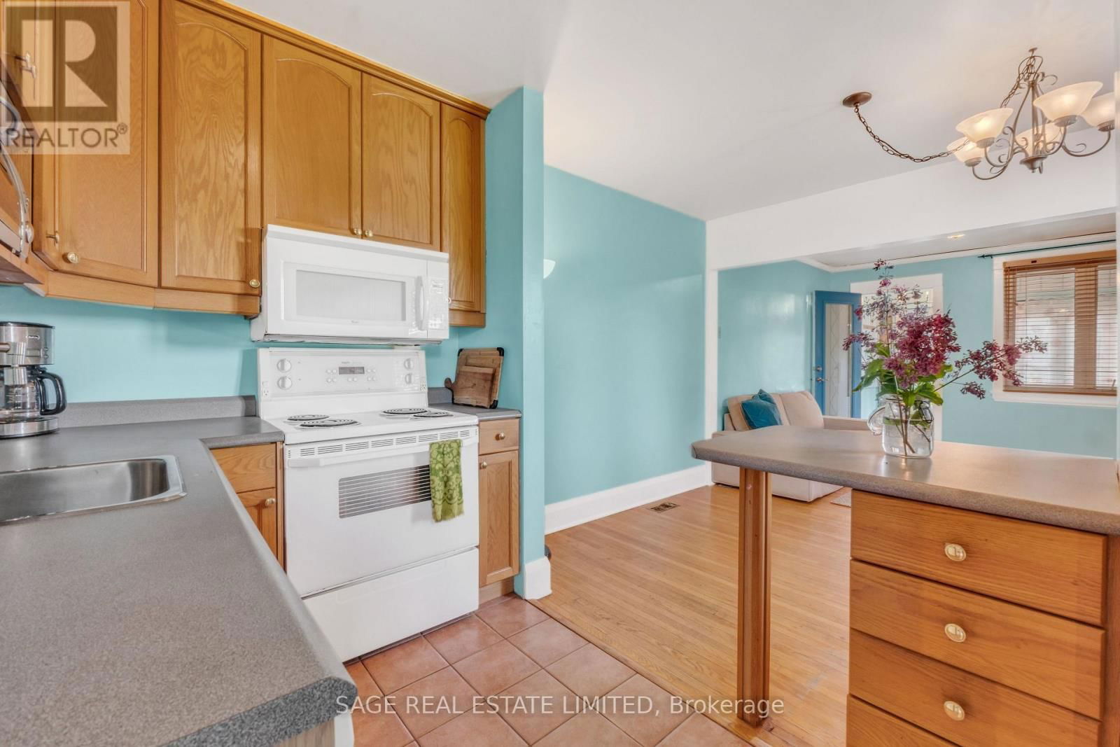 451 GLENHOLME AVENUE Image 8