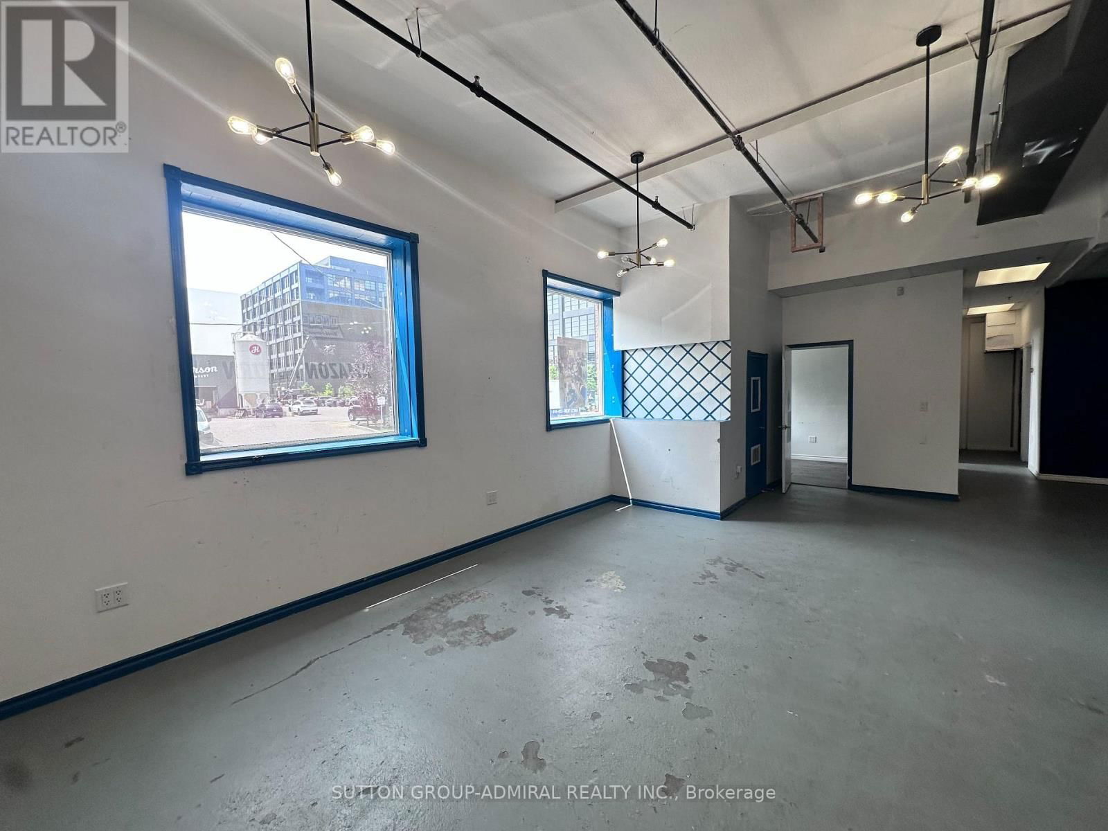 Studio 6 - 151 STERLING ROAD Image 2