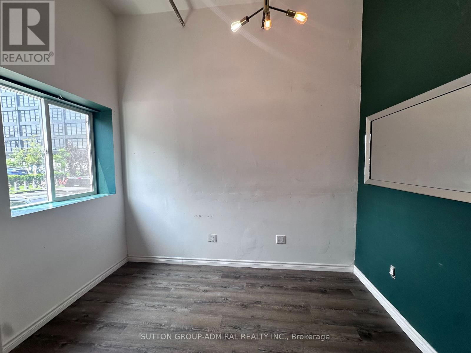 Studio 6 - 151 STERLING ROAD Image 6