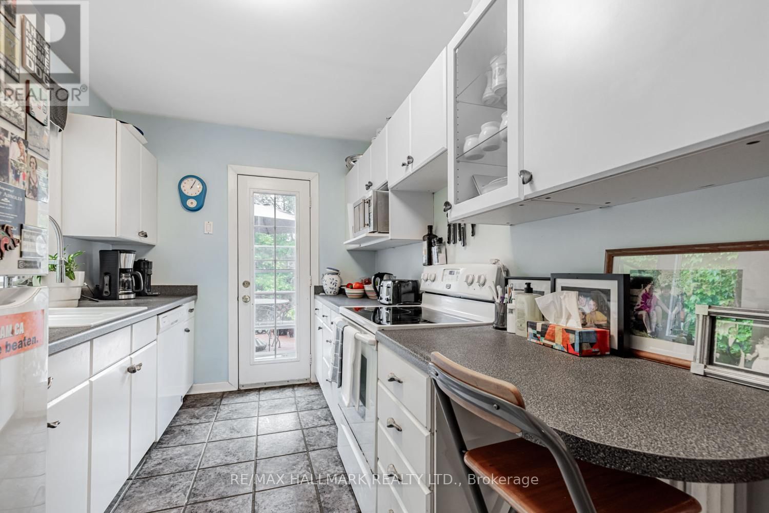 248 CASTLEFIELD AVENUE Image 11