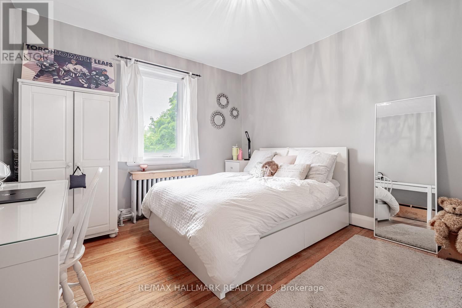 248 CASTLEFIELD AVENUE Image 17