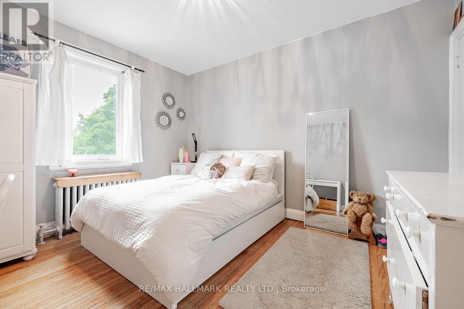 248 CASTLEFIELD AVENUE Image 18