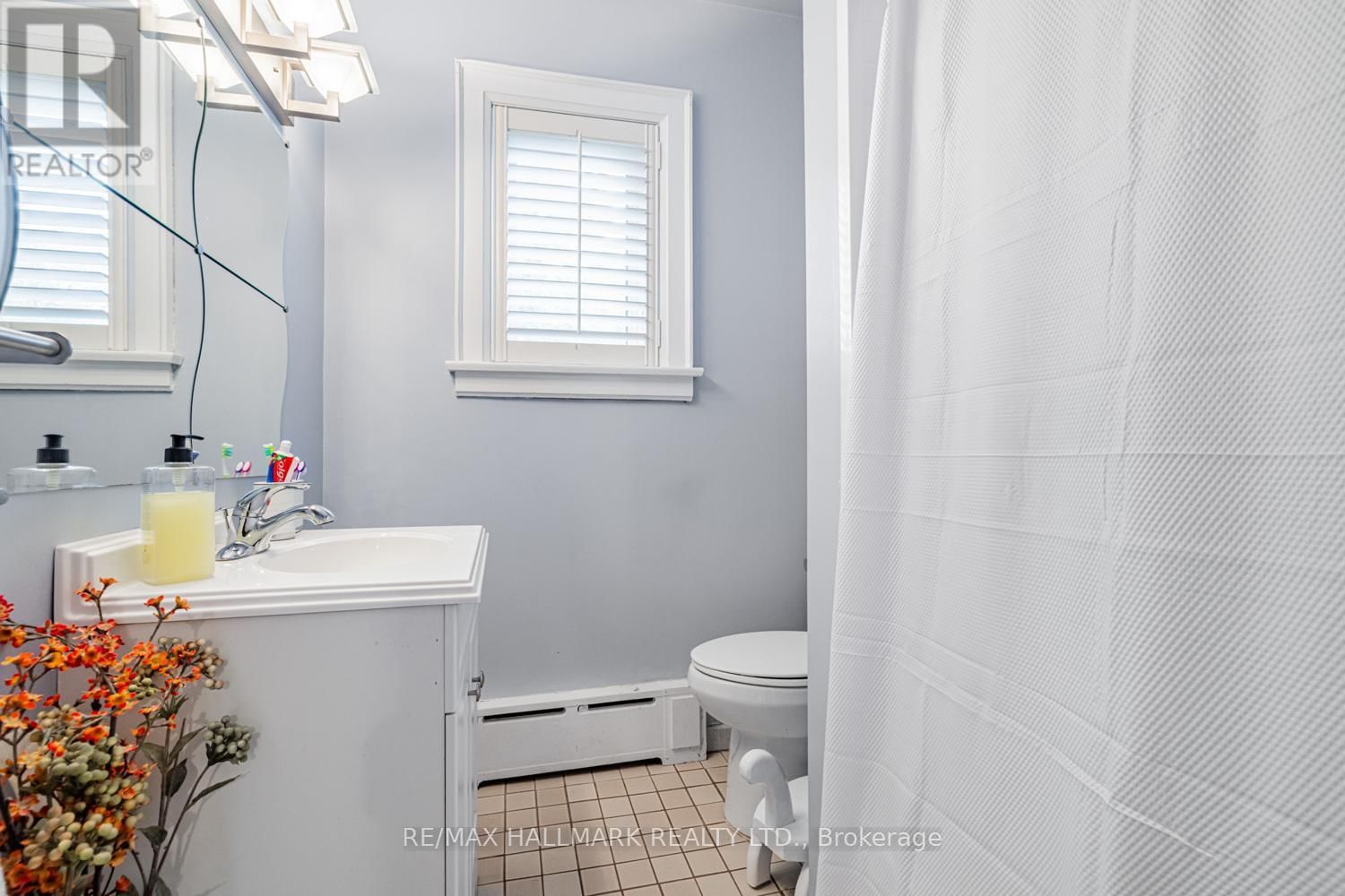 248 CASTLEFIELD AVENUE Image 19