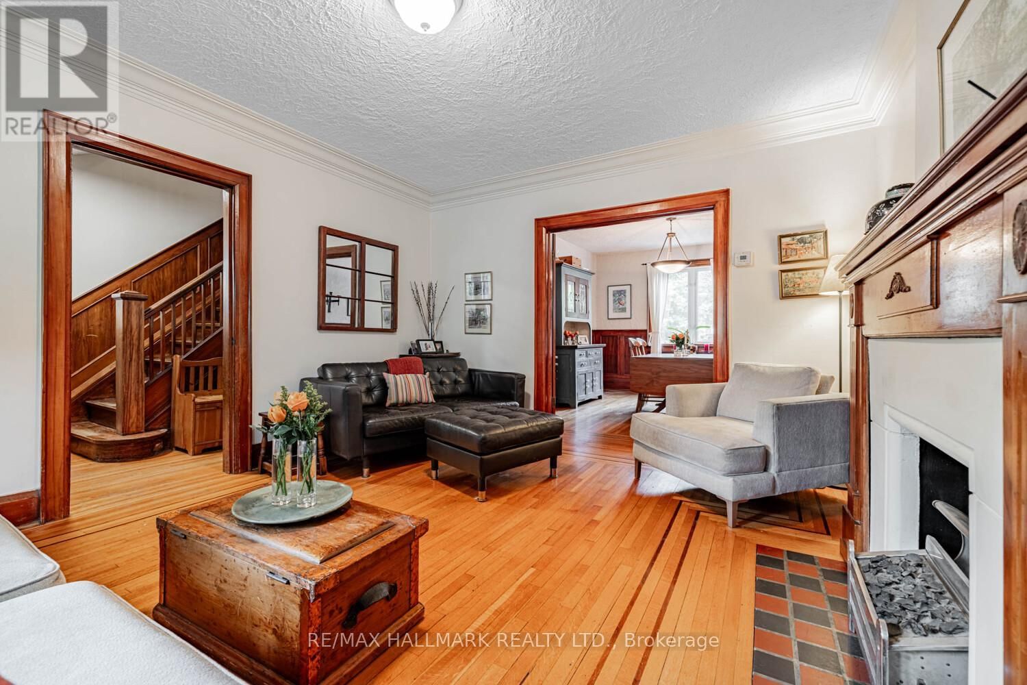 248 CASTLEFIELD AVENUE Image 9