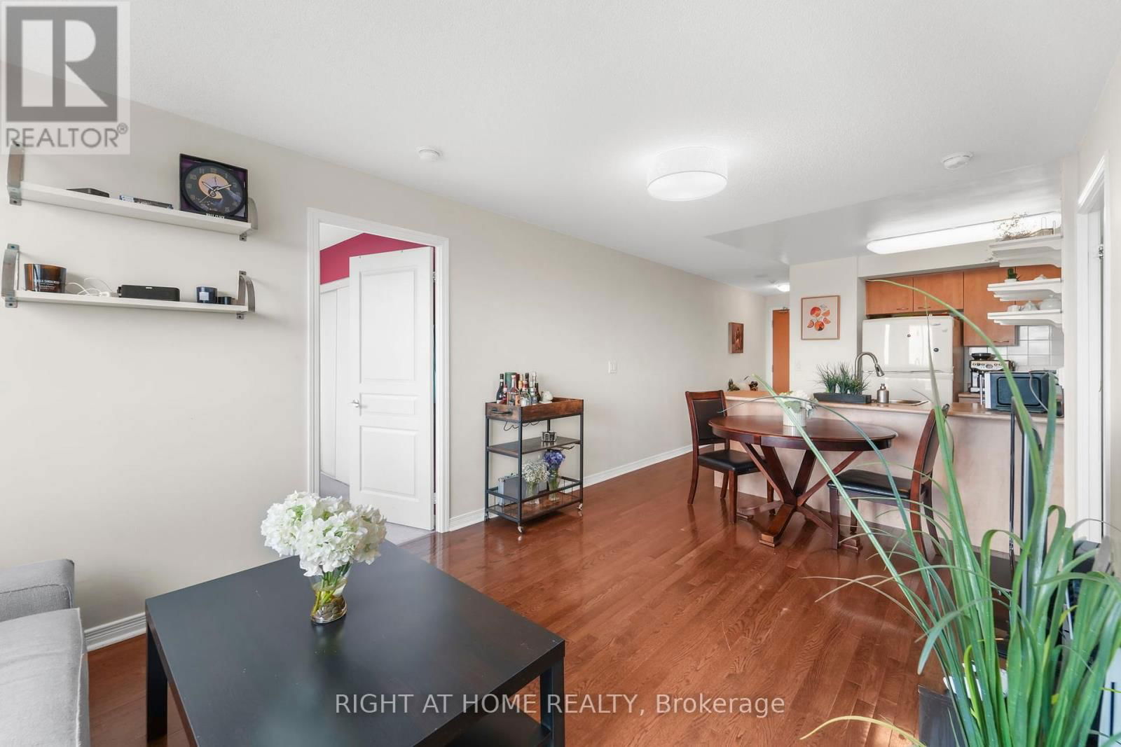712 - 503 BEECROFT ROAD Image 12