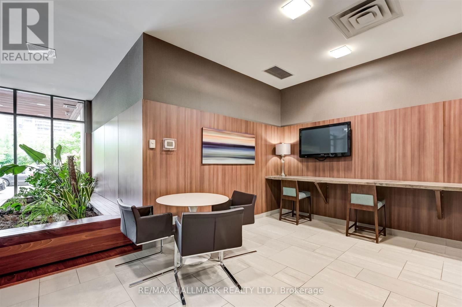 714 - 260 SACKVILLE STREET Image 36
