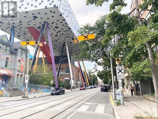 638 - 73 MCCAUL STREET Image 16