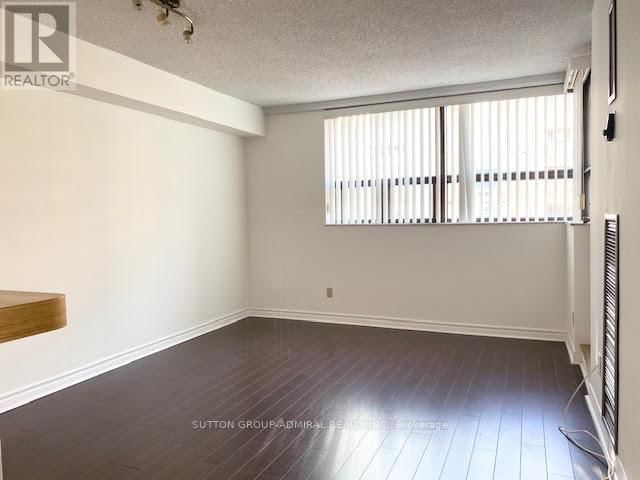 638 - 73 MCCAUL STREET Image 3