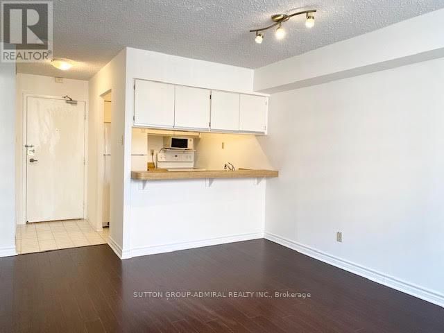 638 - 73 MCCAUL STREET Image 4