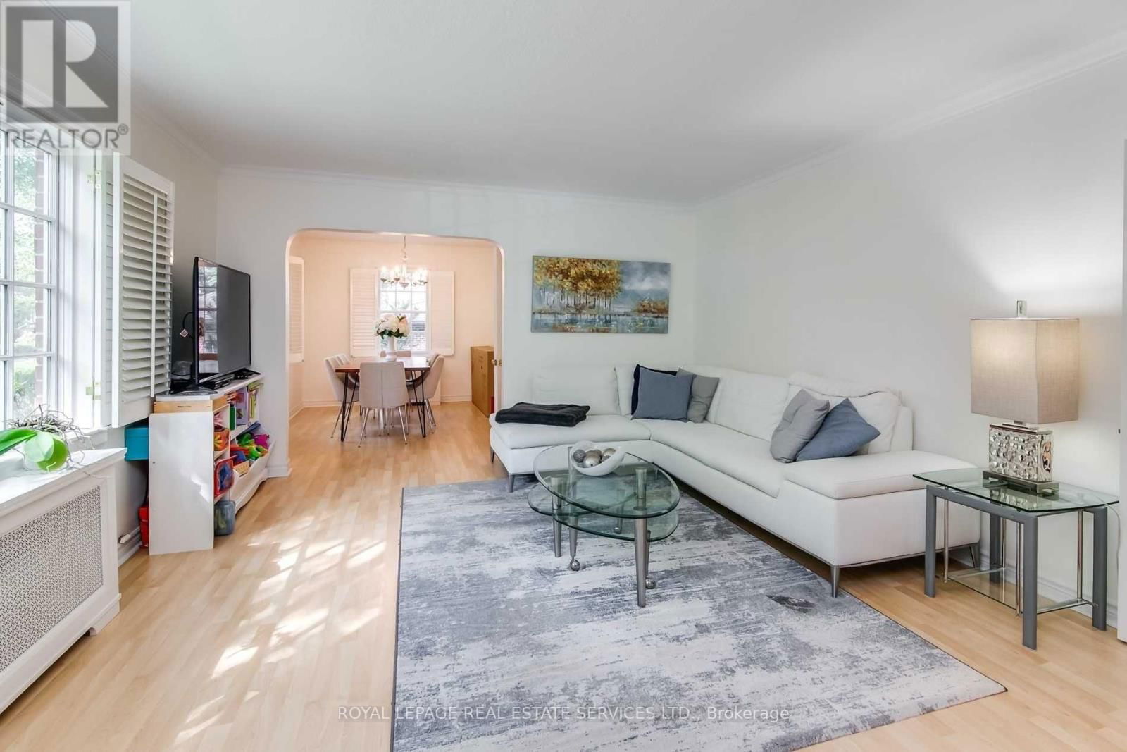 Main Floor - 42 GORMLEY AVENUE Image 10