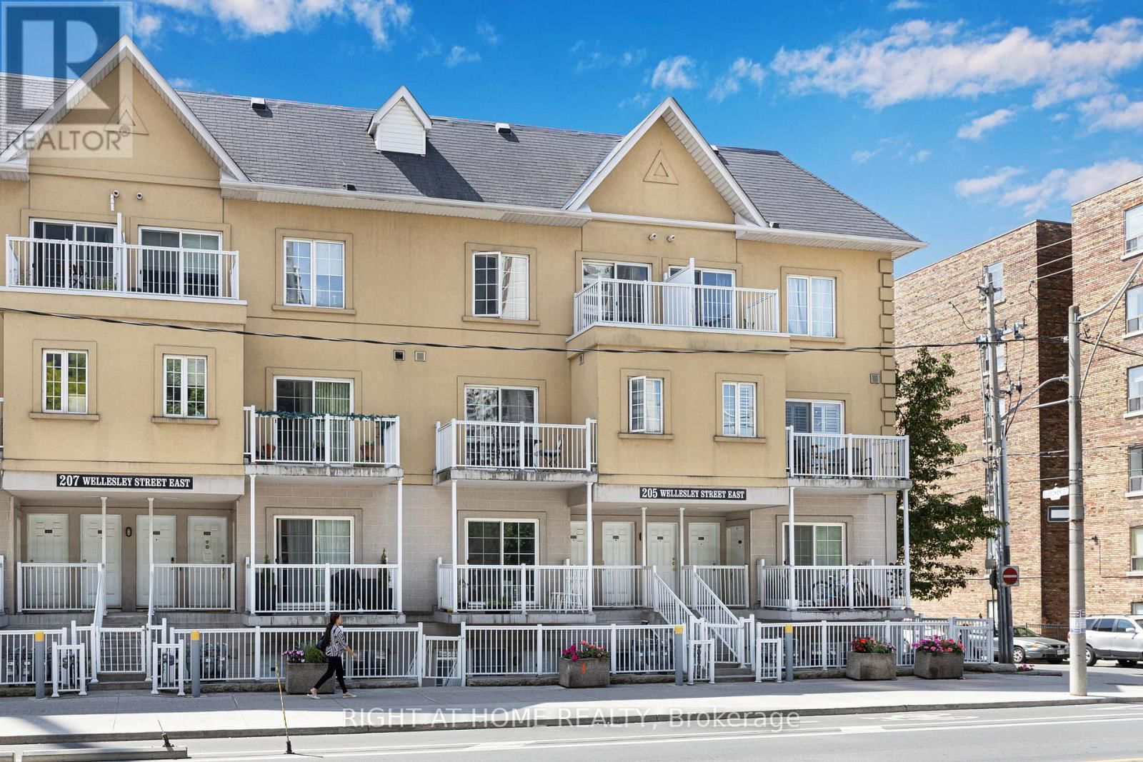 205 - 205 WELLESLEY STREET EAST Image 3