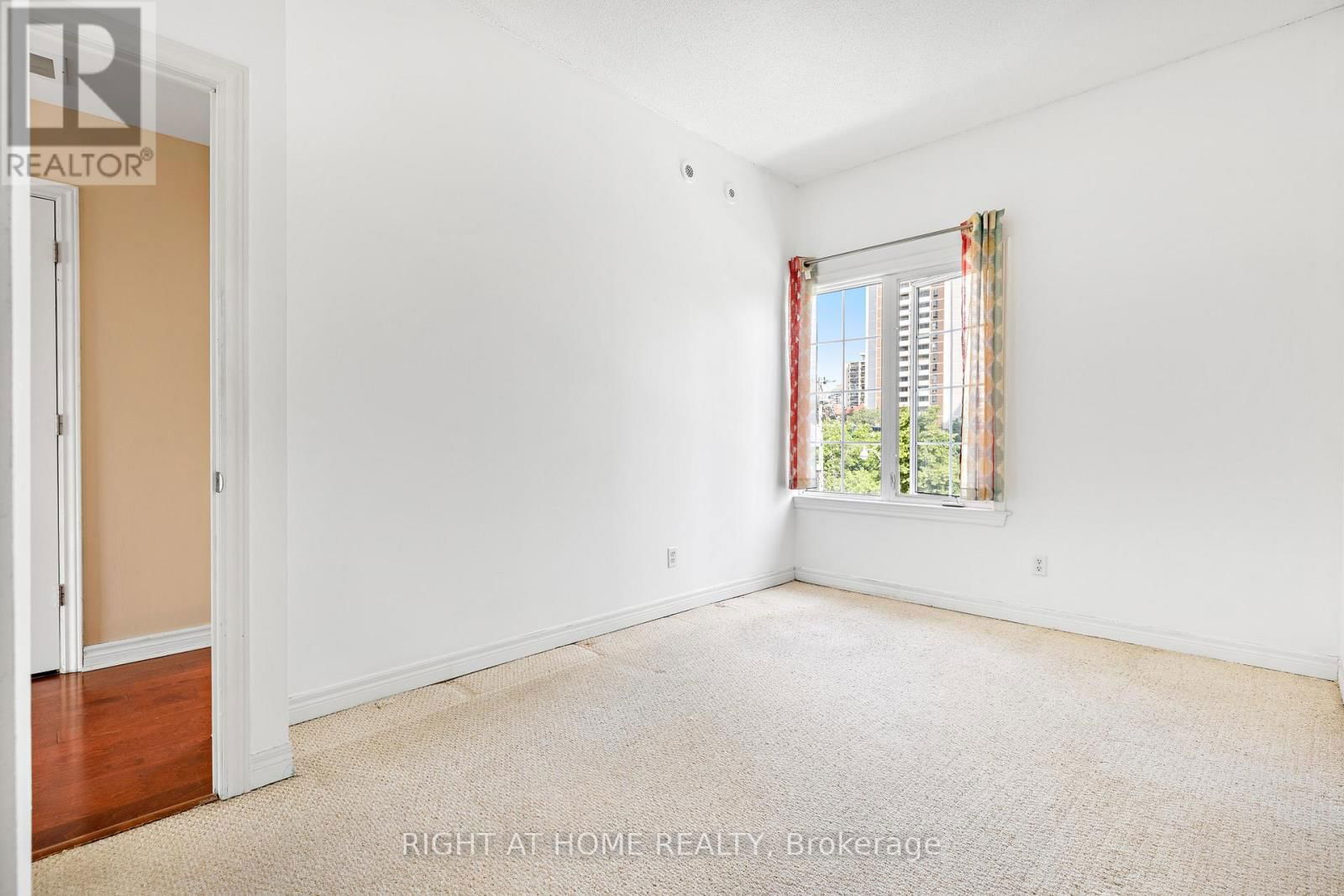 205 - 205 WELLESLEY STREET EAST Image 31