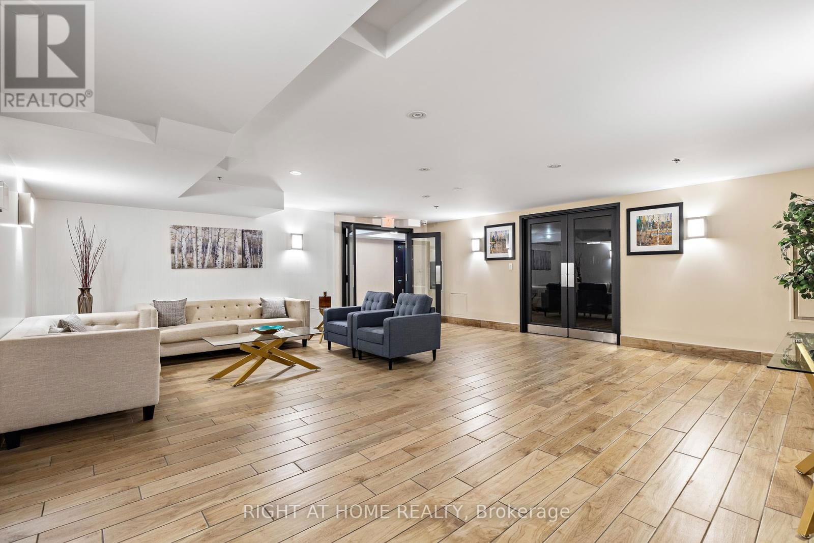 205 - 205 WELLESLEY STREET EAST Image 33