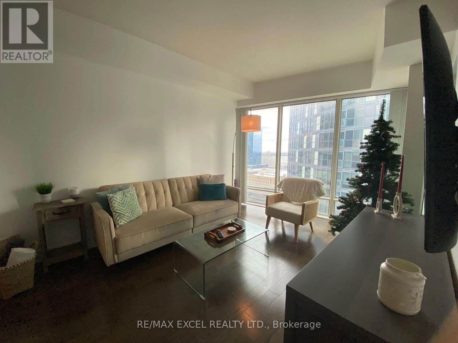 1812 - 8 THE ESPLANADE AVENUE Image 35
