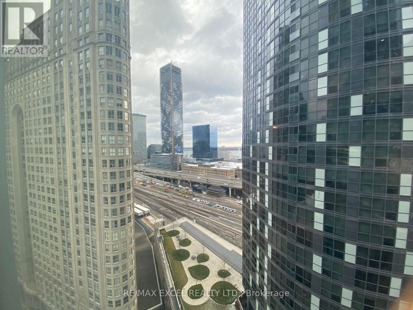 1812 - 8 THE ESPLANADE AVENUE Image 38