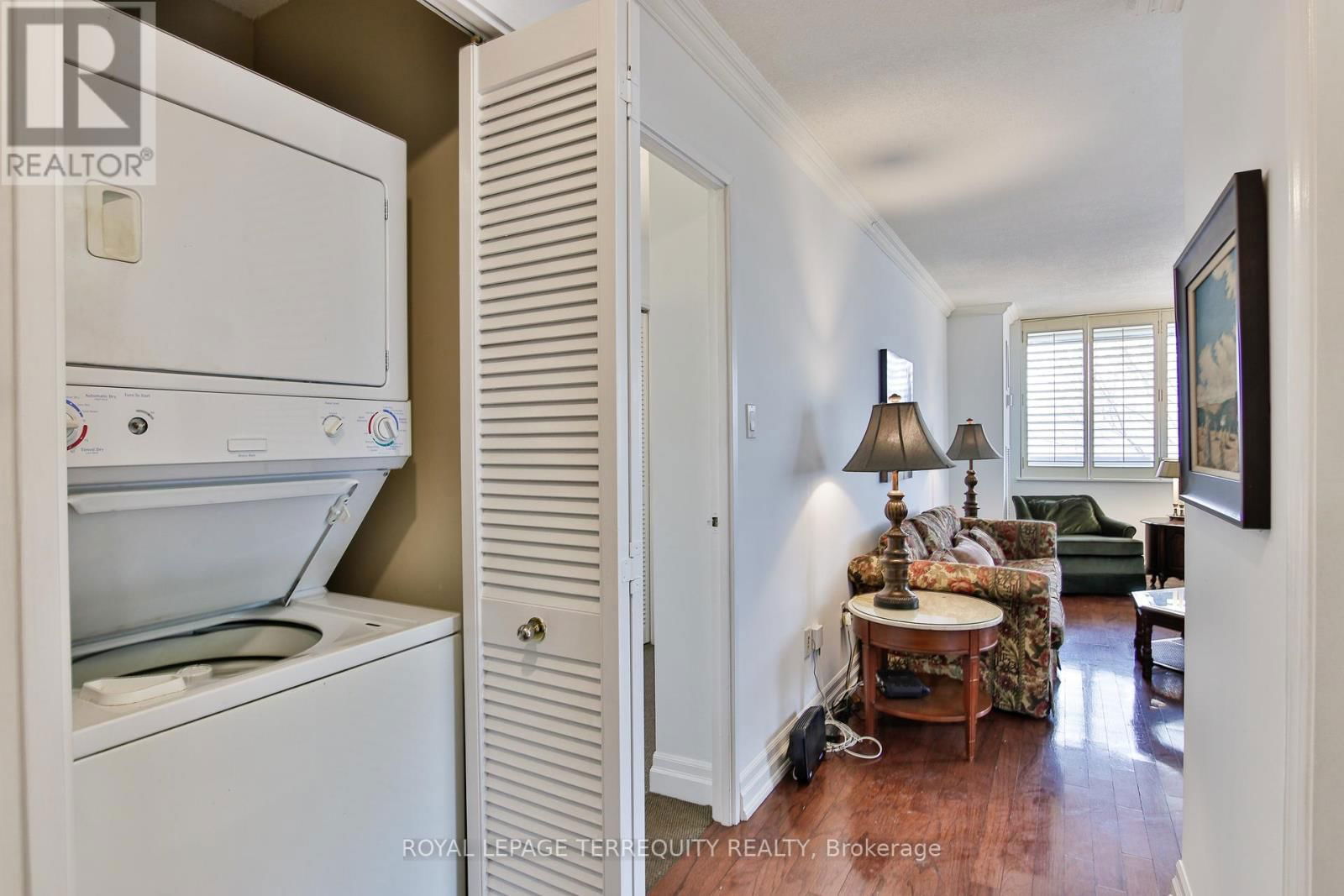 303 - 75 WYNFORD HEIGHTS CRESCENT Image 3
