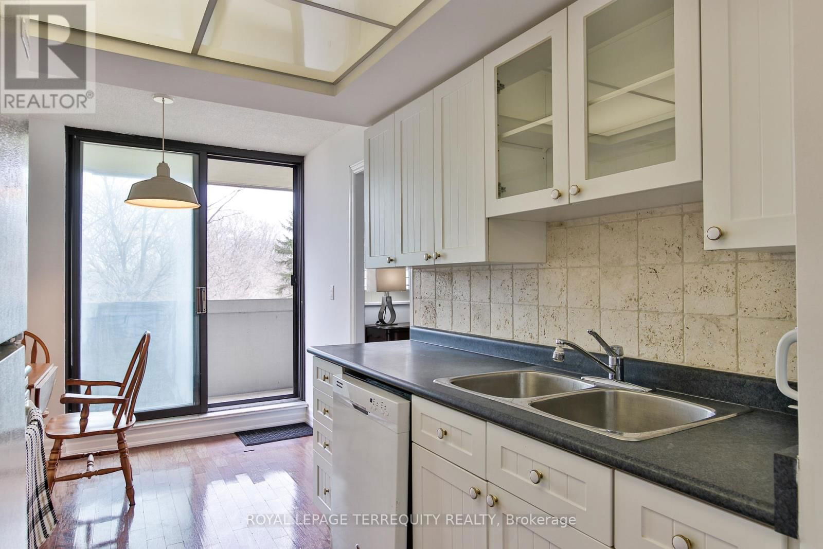 303 - 75 WYNFORD HEIGHTS CRESCENT Image 8