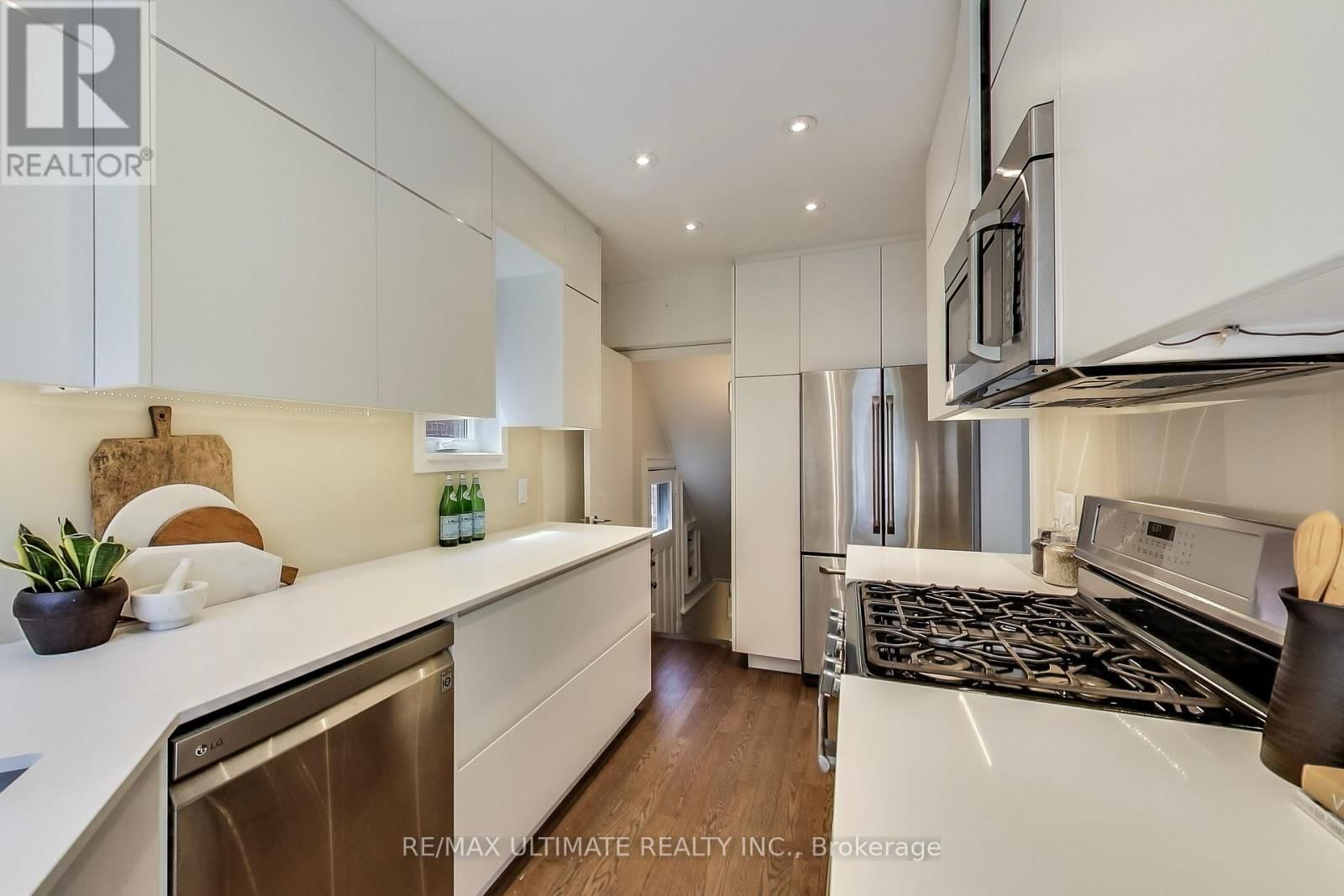523 SOUDAN AVENUE Image 10