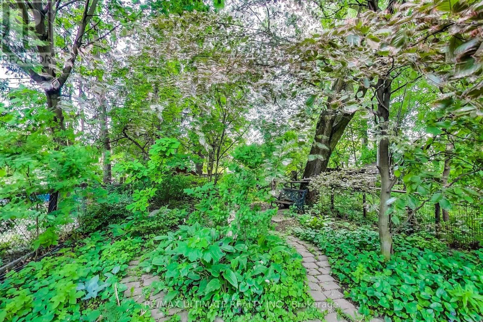 523 SOUDAN AVENUE Image 37