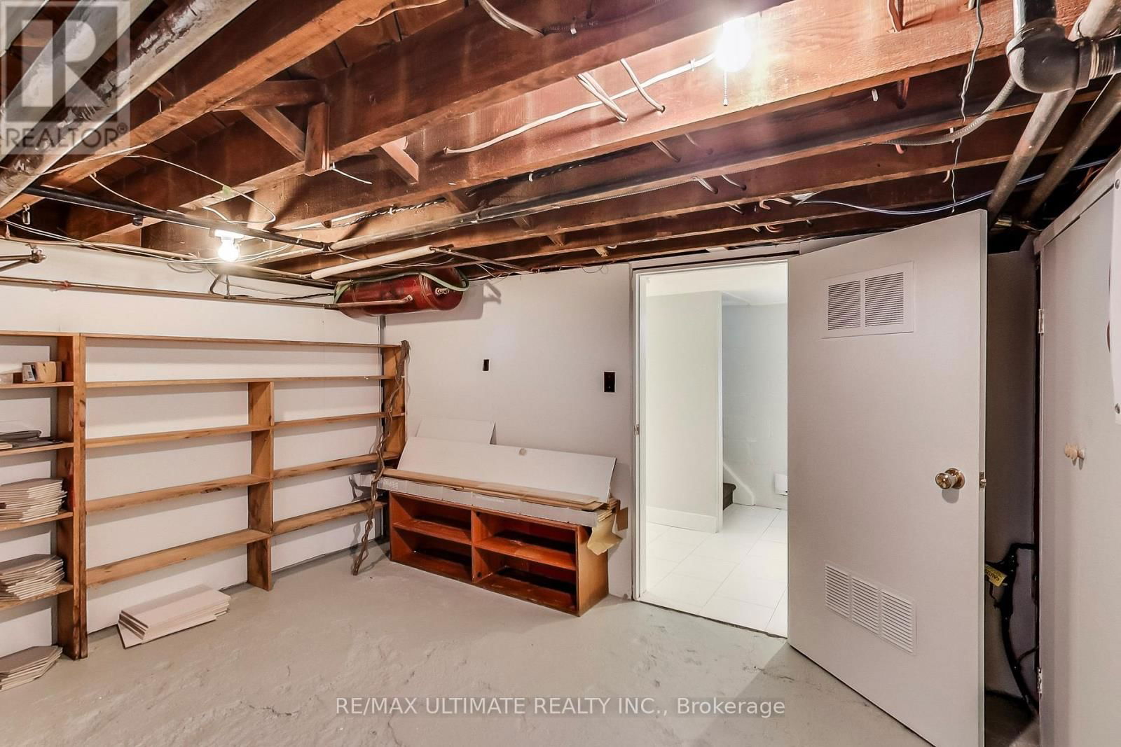 523 SOUDAN AVENUE Image 40