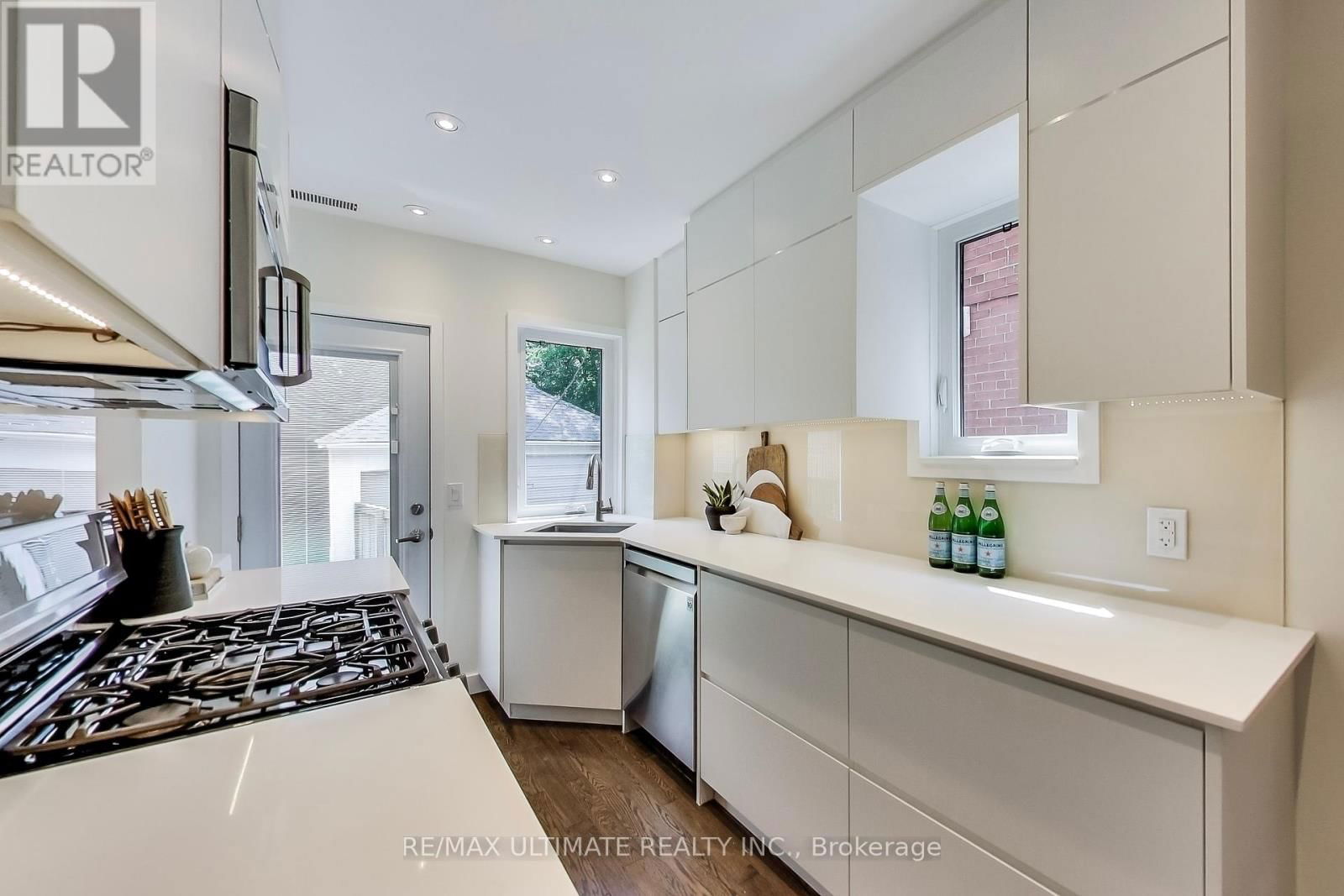 523 SOUDAN AVENUE Image 8