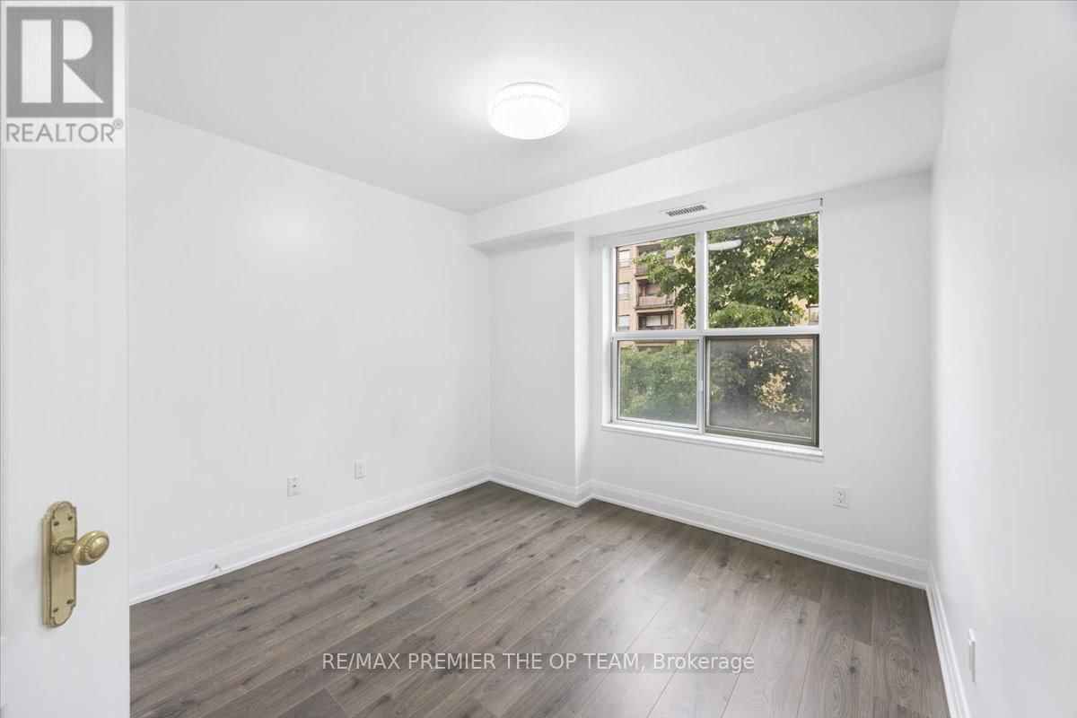 401 - 800 SPADINA ROAD Image 16