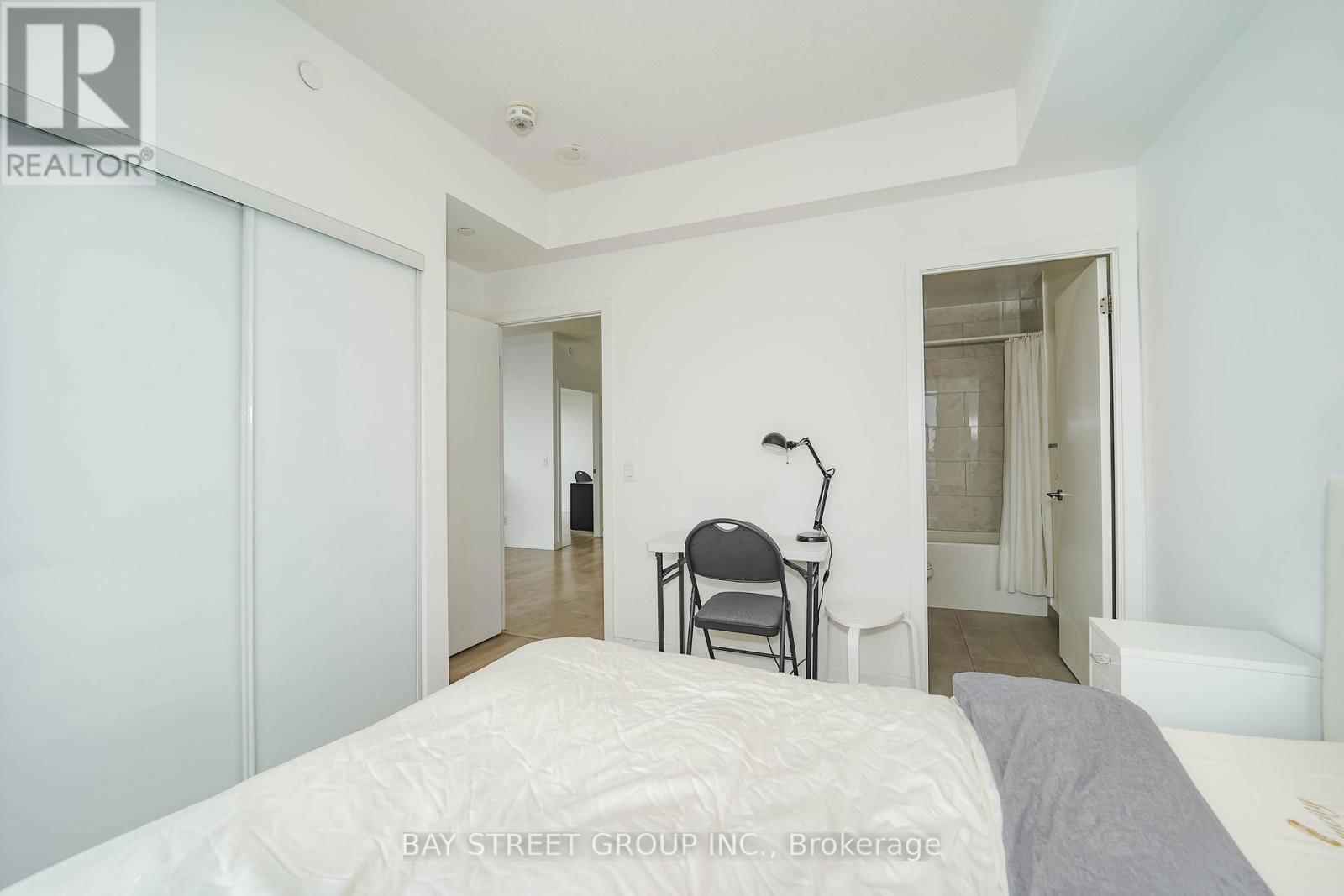 2610 - 32 FOREST MANOR ROAD Image 17