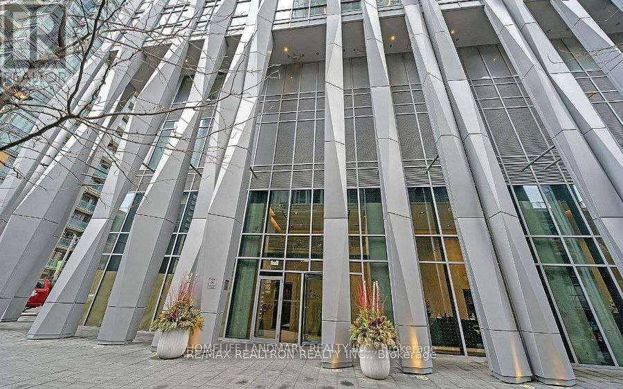 2405 - 1 YORKVILLE AVENUE Image 3