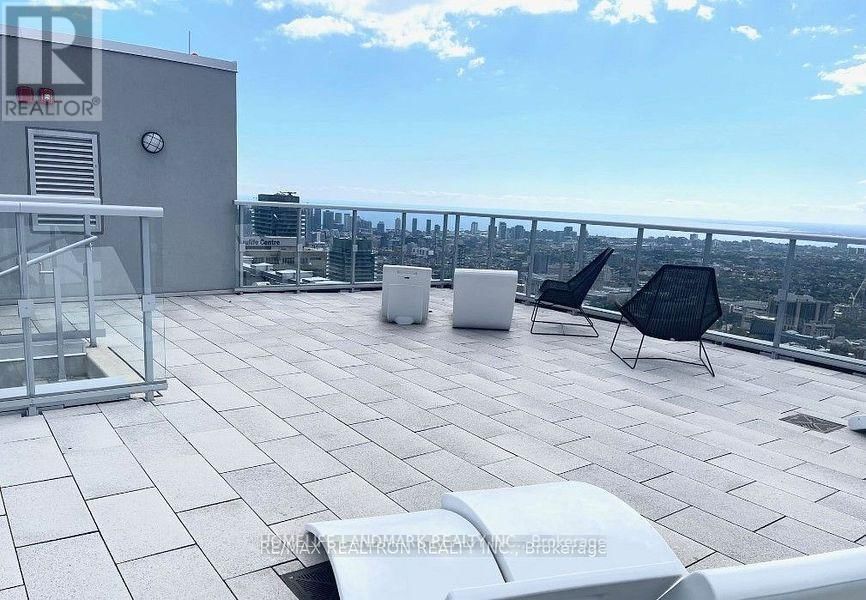2405 - 1 YORKVILLE AVENUE Image 32