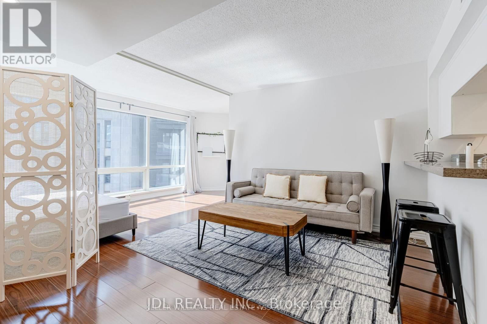 513 - 1001 BAY STREET Image 9