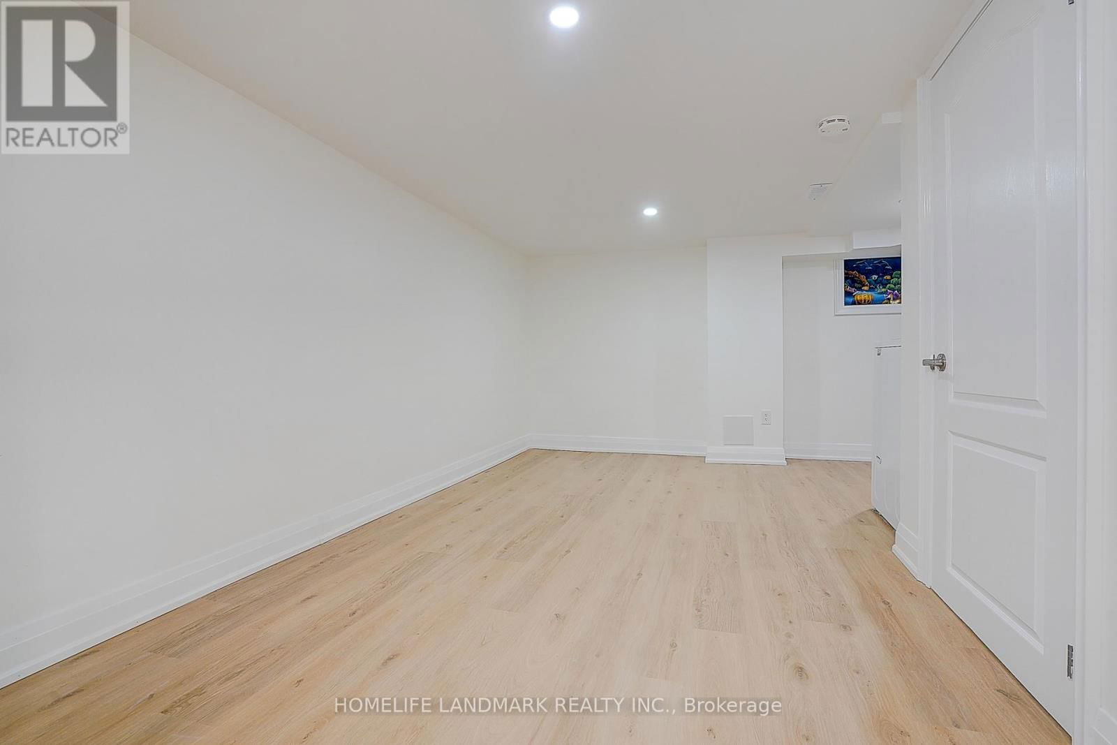 596 PALMERSTON AVENUE Image 19