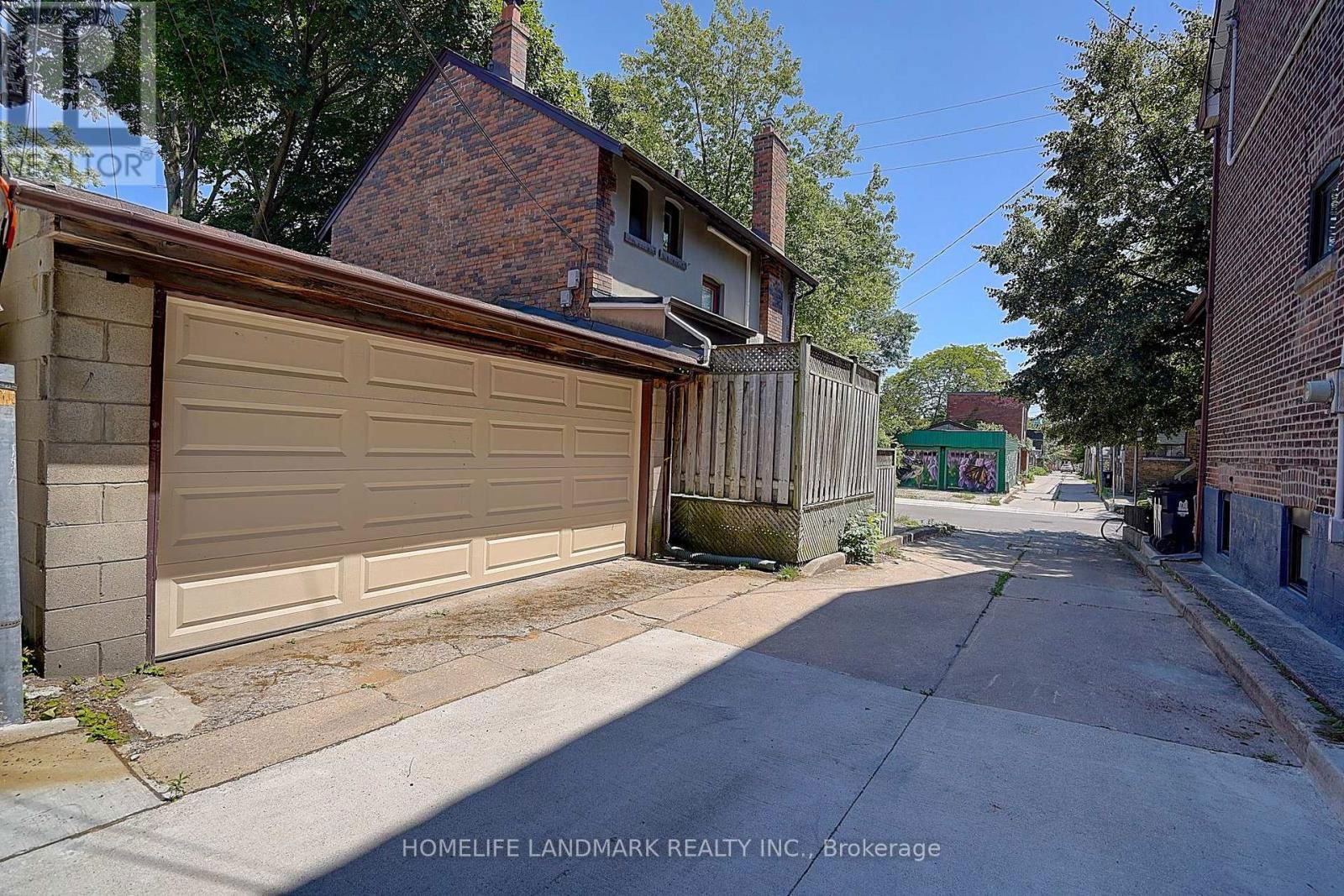 596 PALMERSTON AVENUE Image 25