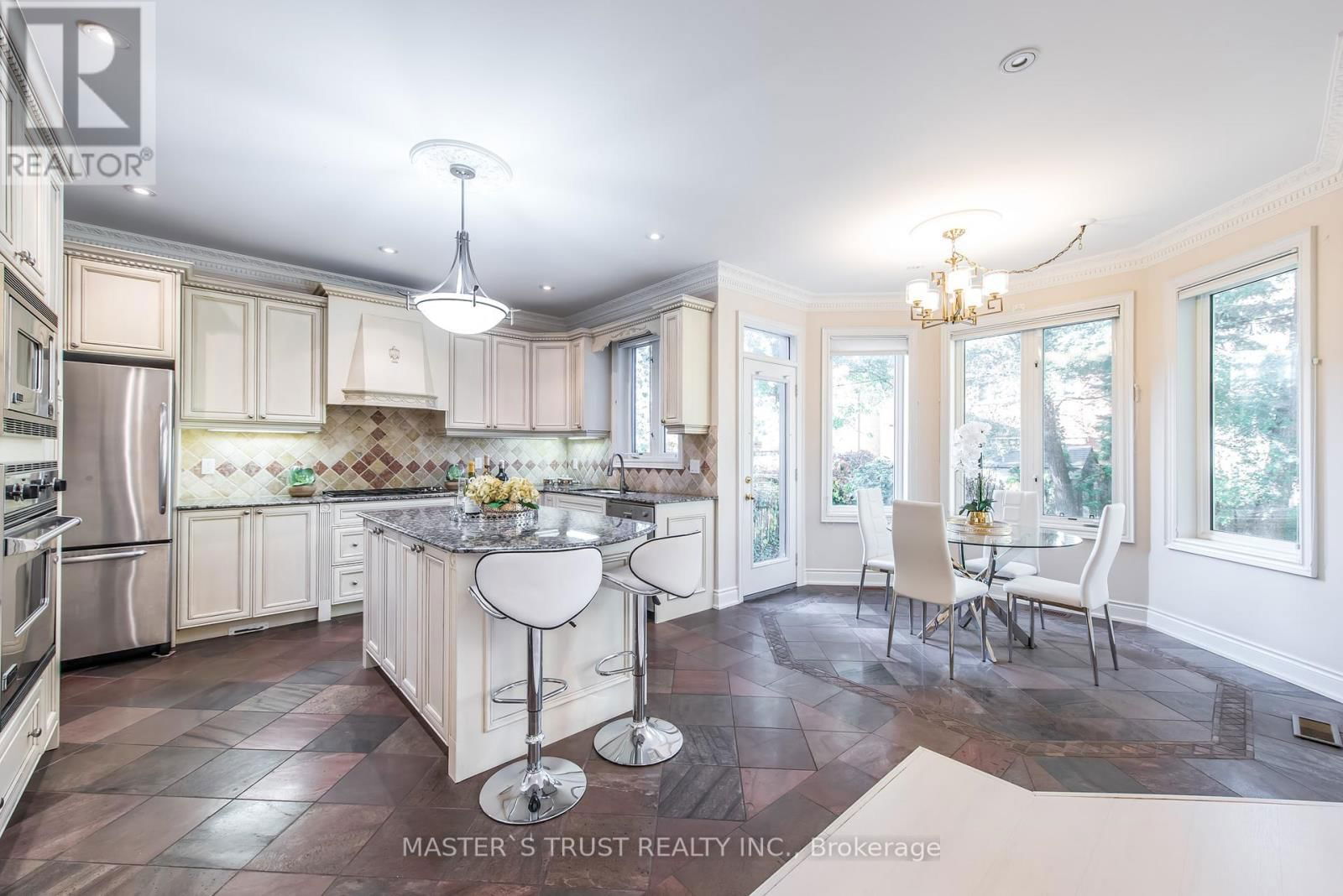 242 EMPRESS AVENUE Image 13