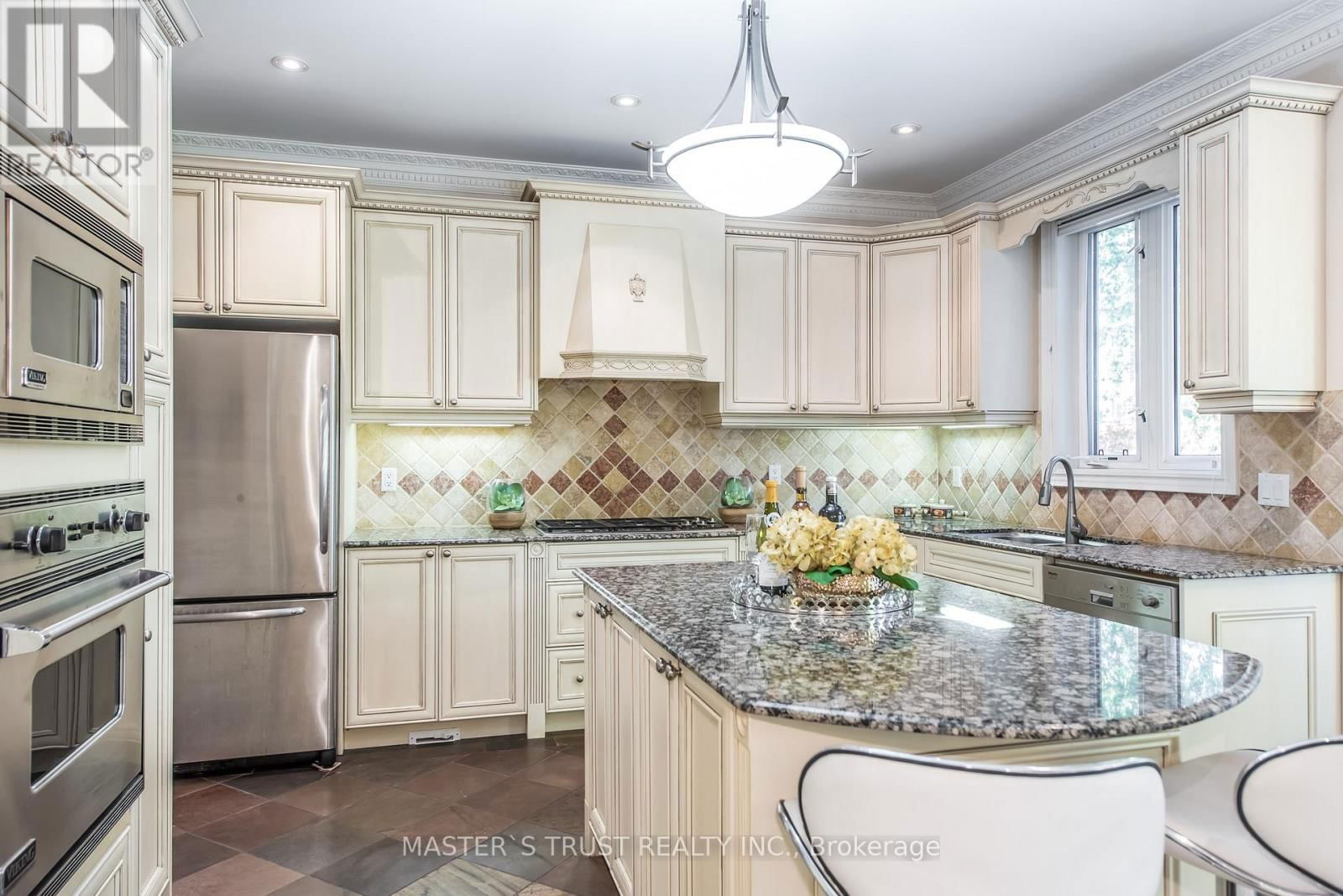 242 EMPRESS AVENUE Image 14