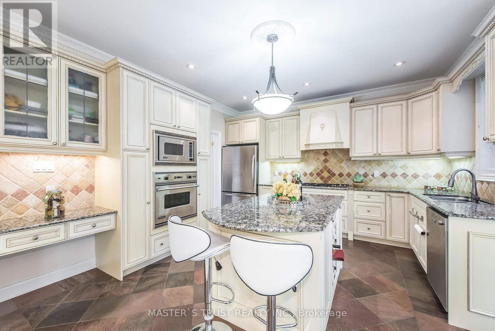 242 EMPRESS AVENUE Image 15